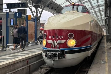 "Überglücklich": DDR-Schnellzug meistert große Tour in den Westen