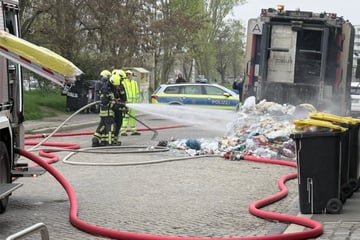 Leipzig: Feuerwehreinsatz in Leipzig: Brand in Müllauto