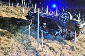 Mercedes landet auf dem Dach: 23-Jähriger verursacht 160.000 Euro Schaden