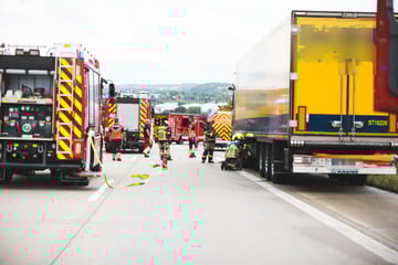 Unfall A4: Defekter Lkw auf A4: Pannenhelfer stirbt bei Reparaturarbeiten