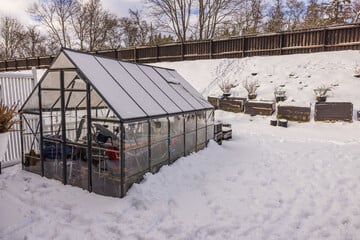 So kannst Du das unbeheizte Gewächshaus im Winter nutzen