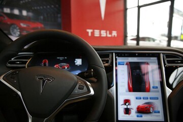 Why has Tesla stopped reporting its Autopilot safety numbers online?