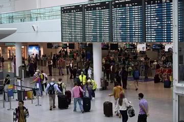 Trotz Einigung im Nahverkehr: 420 Annullierungen am Flughafen München