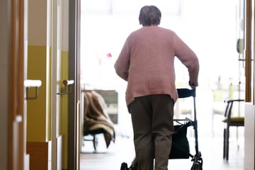 Schock für Pflegebedürftige in NRW: Menschen müssen noch tiefer in die Tasche greifen