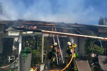 Grillparty am Maifeiertag endet mit Feuerwehreinsatz: 200.000 Euro Schaden nach Brand