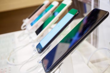 Diebstahl-Fail: Männer klauen zwei Smartphones - aber gehen trotzdem leer aus