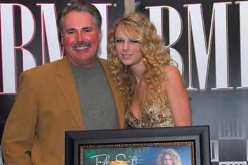 Taylor Swifts Lieblingslehrer stirbt am Tag ihrer Hochzeit