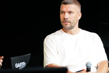 Statt Profifußball: Lukas Podolski macht jetzt Stadion-Wurst, Döner und Co - "Gefressen wird immer!"