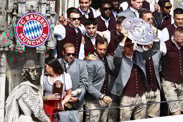 Bayern feiern ein letztes Mal mit Müller: "Merci! Servus! Bye Bye!"
