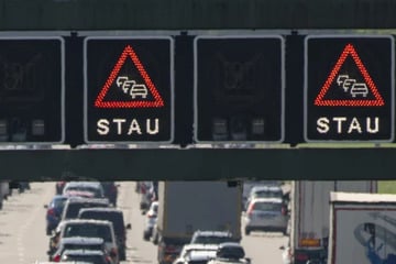 Unfall A4: Mitten im Feierabendverkehr: Langer Stau auf A4 bei Chemnitz