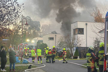 Feuerwehr im Großeinsatz: Einfamilienhaus bei Berlin abgebrannt