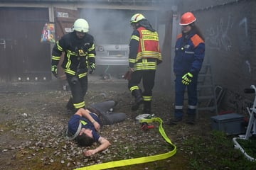 Verpuffung kurz hinter Leipzig: Hier rücken Jugendliche zum Löschen aus