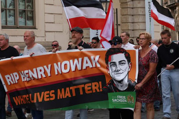 Dresden: "Rassismus gegen Weiße"? Neonazi-Demo nervt Touristen in der Altstadt