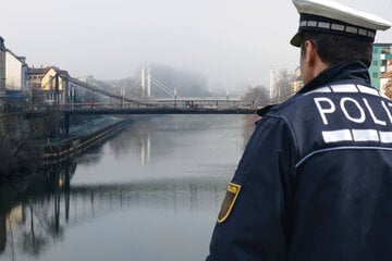 Wollte 22-Jähriger Bekannten von Brücke stoßen? U-Haft nach Würge-Attacke