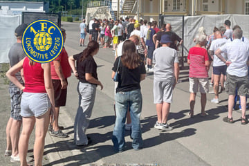 Warum zahlreiche Fans von Lok Leipzig in der Sommerhitze Schlange standen