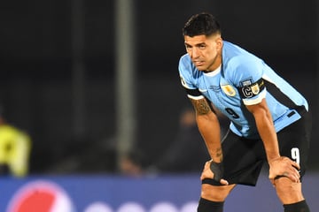 Suárez wird zum Helden: Fußball-Rüpel hält Mann vom Suizid ab