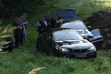 Verfolgungsjagd in der Oberlausitz: BMW-Dieb fährt sich an Misthaufen fest