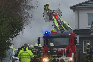 Vater und Sohn bei Feuer-Inferno verletzt: Hubschrauber im Einsatz