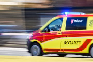 Vater überfährt Neugeborenes in Babyschale - Tochter stirbt