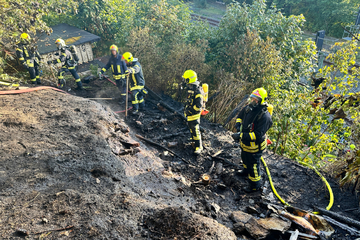 Feuerwehreinsatz im Erzgebirge: Bahnstrecke gesperrt