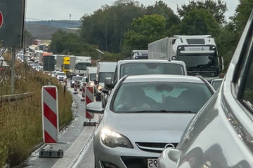 Unfall A72: Crash in Baustelle: Stau auf A72 bei Zwickau