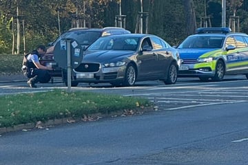 Jaguar-Fahrer ohne Führerschein unterwegs: Crash im Chemnitzer Zentrum
