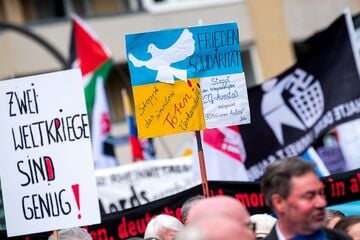 Ostermärsche von Kriegsthematik geprägt: Scharfe Kritik an der Bundesregierung