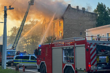 Dachstuhl in Cottbus steht in Flammen: Legten Kinder das Feuer?