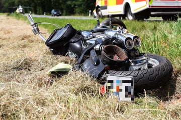 Tödliches Überholmanöver: Für Biker kommt jede Hilfe zu spät