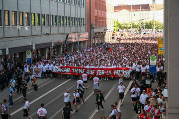 Leipzig: Fanflut in Leipzig! Engländer und Spanier übernehmen die Stadt, Marsch zum Stadion