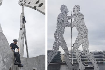 Berlin: Protestaktion für "Free Maja": Links-Aktivisten befestigen Riesen-Banner an den "Molecule Men" in der Spree