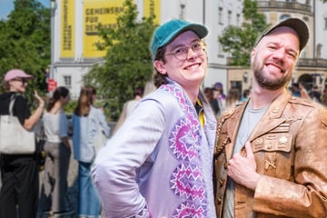 Dresden: Theaterkostüme im Ausverkauf: Einmalige Schnäppchen im Staatsschauspiel