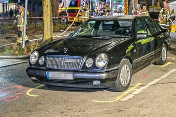 Fahranfänger (19) erfasst Fußgänger: Frau stirbt, ein Schwerverletzter