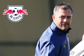 RB Leipzig im Camp: Sport-Boss Schäfer packt selbst mit an