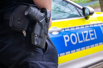 Bei Verkehrskontrolle: Polizei schnappt Fahranfänger mit Auto voller Waffen