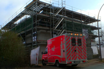 Rettungseinsatz auf Baustelle! Arbeiter stürzt mehrere Meter in die Tiefe