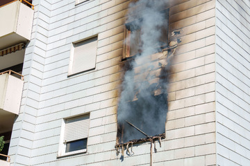 Frau bei Wohnungsbrand verletzt: 300.000 Euro Schaden