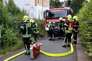 Chemnitz: Müllbrand in Chemnitz: Feuerwehr und Polizei im Einsatz