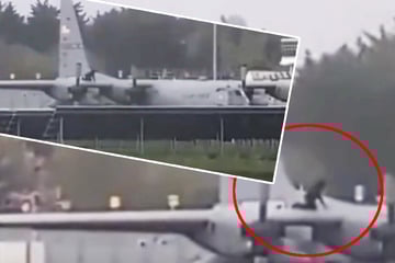 Mann klettert auf US-Militärflieger und schlägt darauf ein