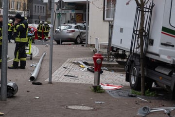 Drama im Landkreis Rottweil: Lkw erfasst Mutter und Sohn - beide tot!