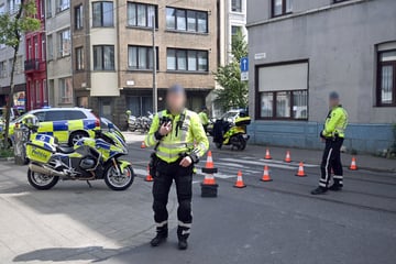 Er wollte gerade die Straßenseite wechseln: Junge (†9) wird von Polizeiauto überfahren