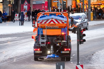 Hamburg: Schnee und Eisregen! Hamburger Winterdienst im Großeinsatz