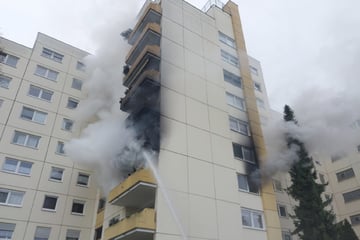 Stuttgart: Feuer in Hochhaus: Wohnung unbewohnbar