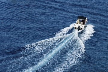Crash auf Mallorca: Deutscher Motorbootfahrer rammt Partyboot und flüchtet
