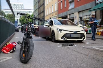 Streit mitten in München eskaliert: Taxi fährt Radfahrer absichtlich an