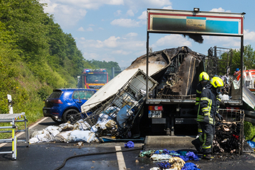 59-jähriger Mann stirbt bei Frontal-Crash zwischen Lastwagen und VW Golf