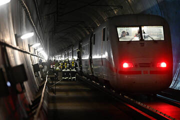 Horrortrip im ICE: Zug nach Frankfurt steckt stundenlang im Tunnel fest