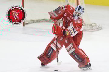 Eispiraten-Goalie Kevin Reich hat bewegende Tage hinter sich