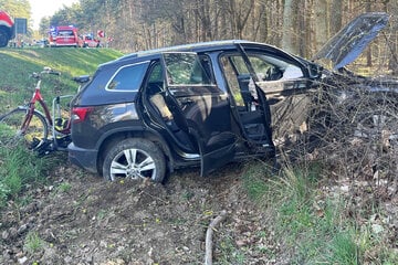 Reifenplatzer als Auslöser: Schwerer Unfall mit vier Autos auf B189