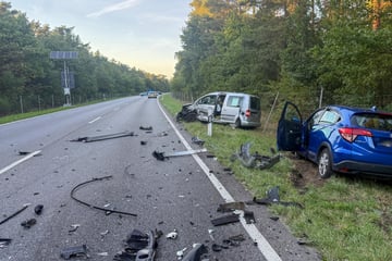 Drei Autos kollidieren auf Bundesstraße: Vier Verletzte nach schwerer Karambolage